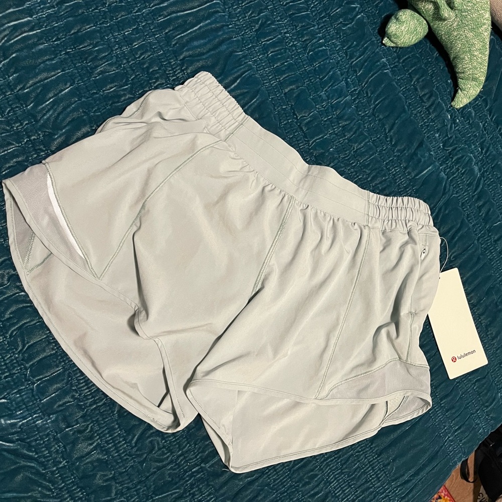 NWT Lululemon Hotty Hot Shorts 4”